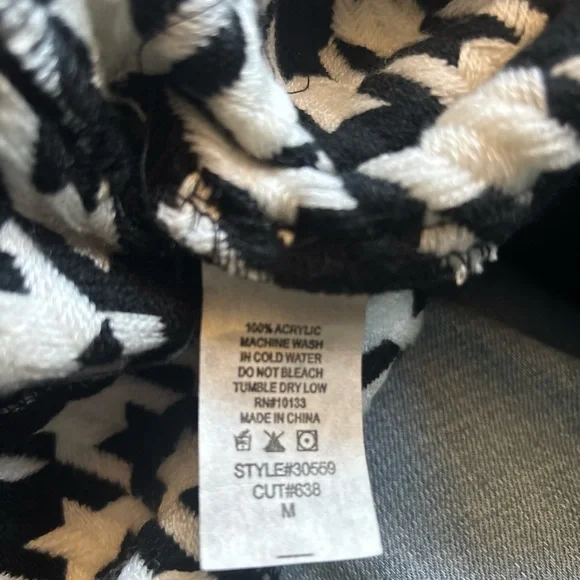 Charlotte Russe Black and White Houndstooth Blazer - Picture 7 of 7